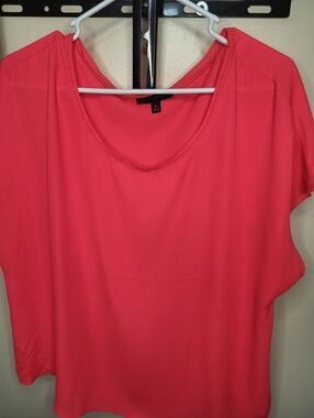 Banana Republic Coral Scoop Neck Short Sleeve Tee